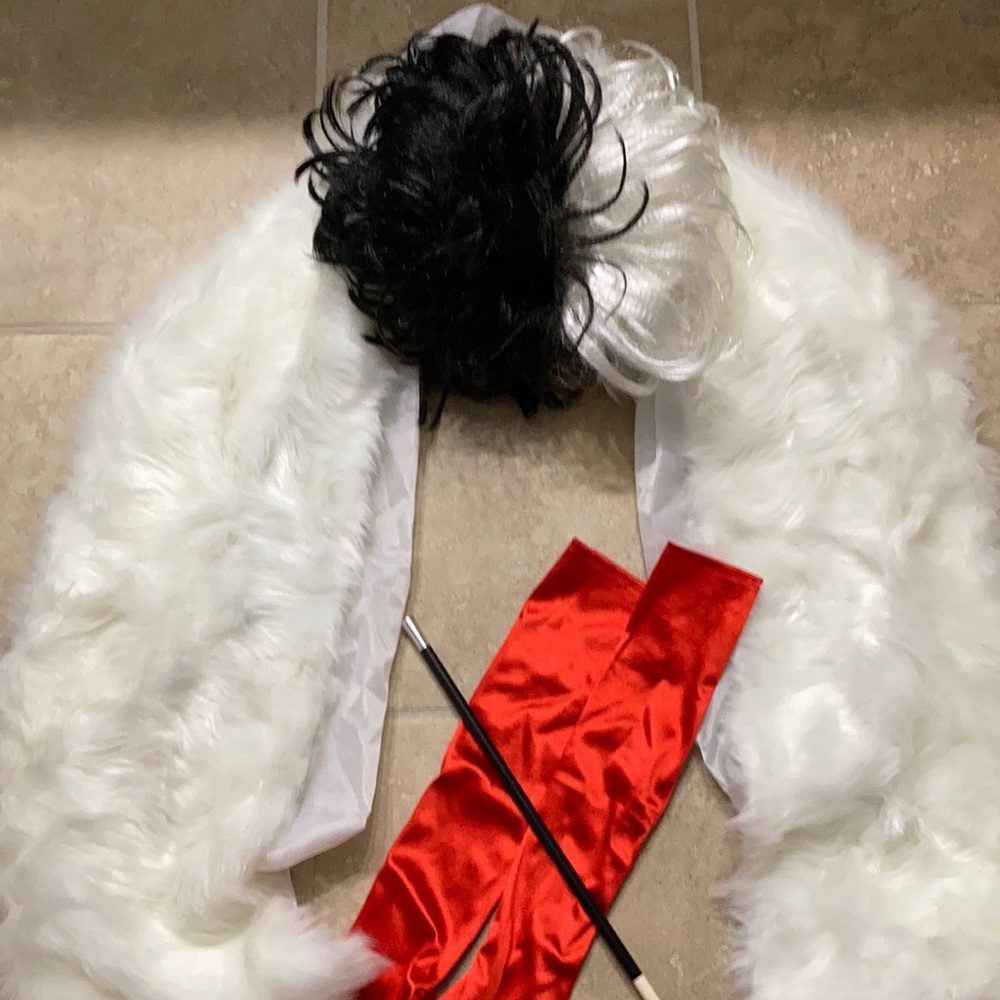 Cruella de-vil Halloween costume